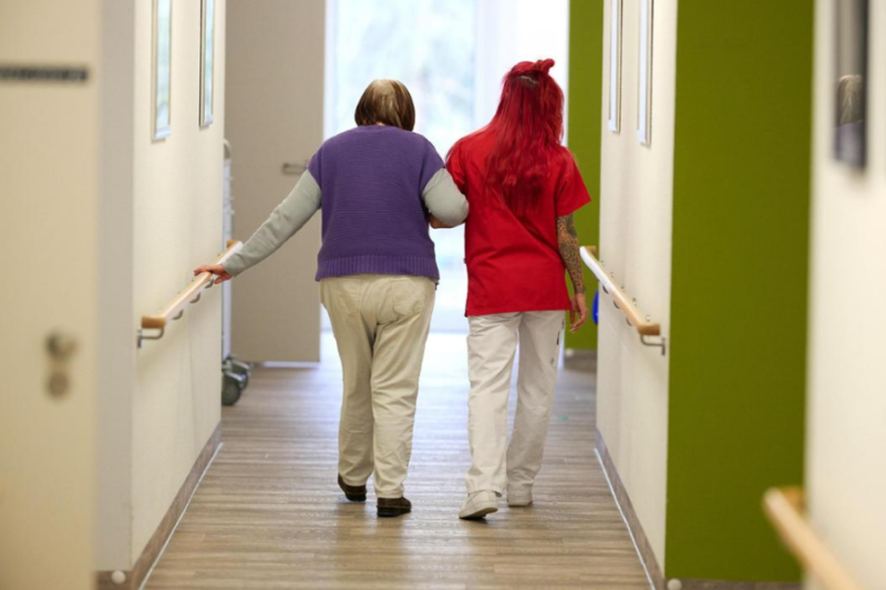 Pflegezulage Anspruch, Höhe & Vorteile für Pflegekräfte (TVöD & AVR erklärt)